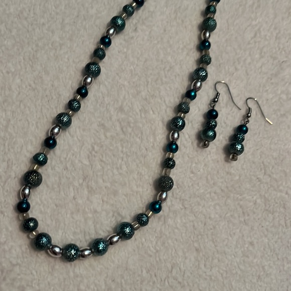 ‼️4/$10‼️ Handmade Necklace and Earring Set - Picture 4 of 5
